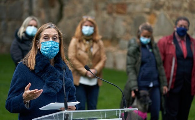 Ana Pastor: «Muchas de las mujeres que son víctimas de la violencia de género es porque no tienen independencia económica»